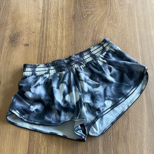 Lululemon Low-Rise Lined Short 3"